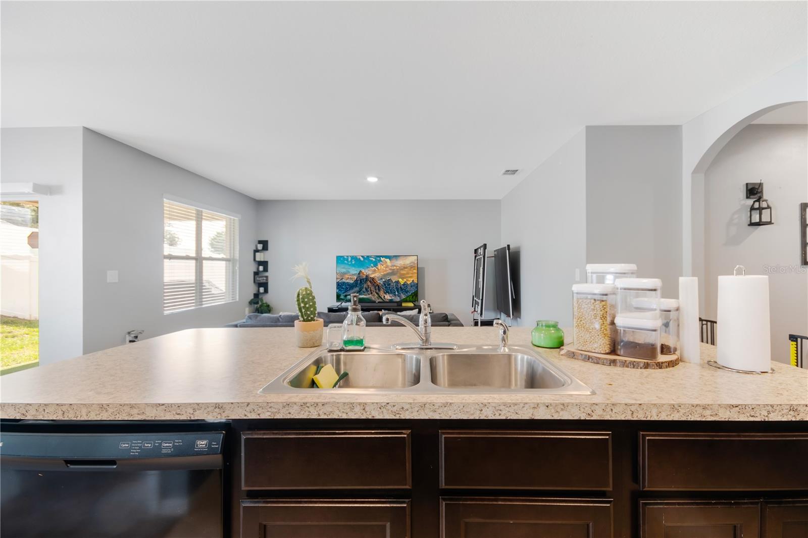 Image 10 of 39 For 984 Chanler Drive