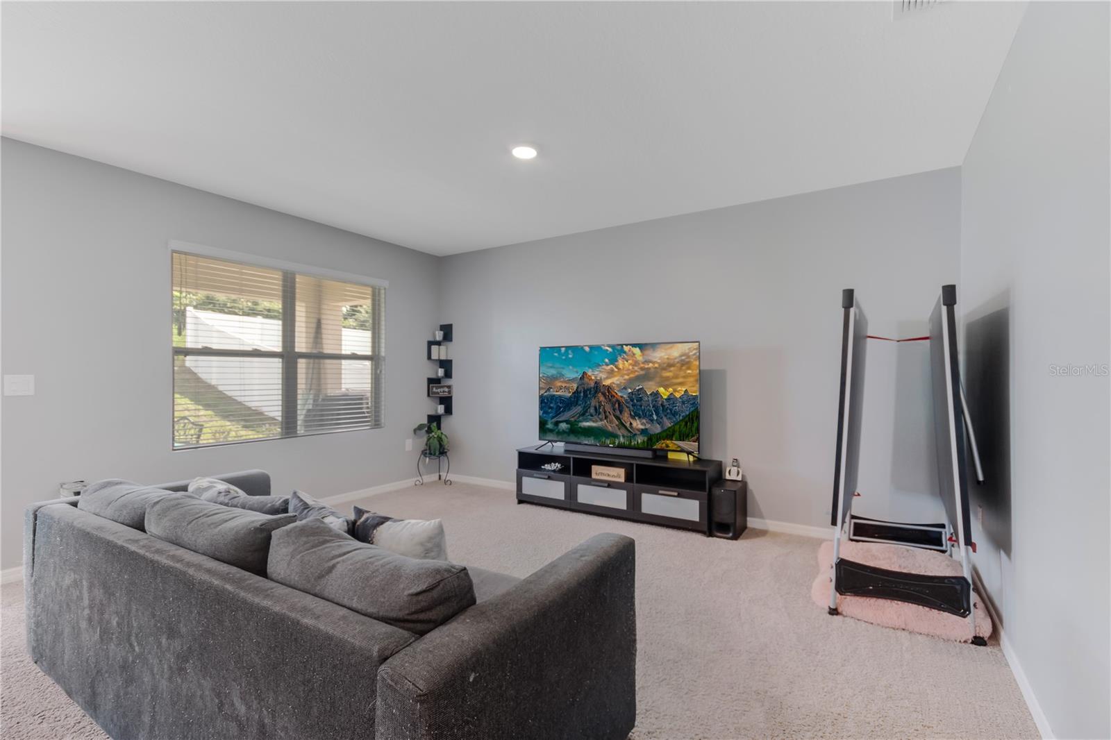 Image 13 of 39 For 984 Chanler Drive