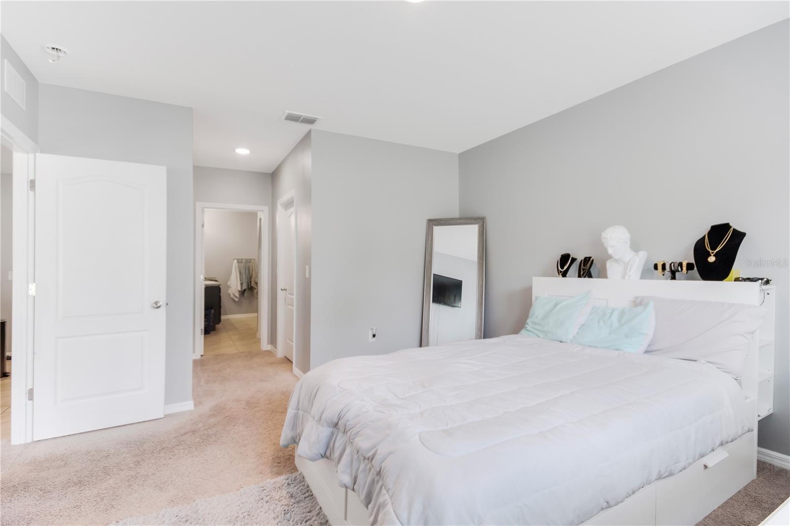 Image 23 of 39 For 984 Chanler Drive
