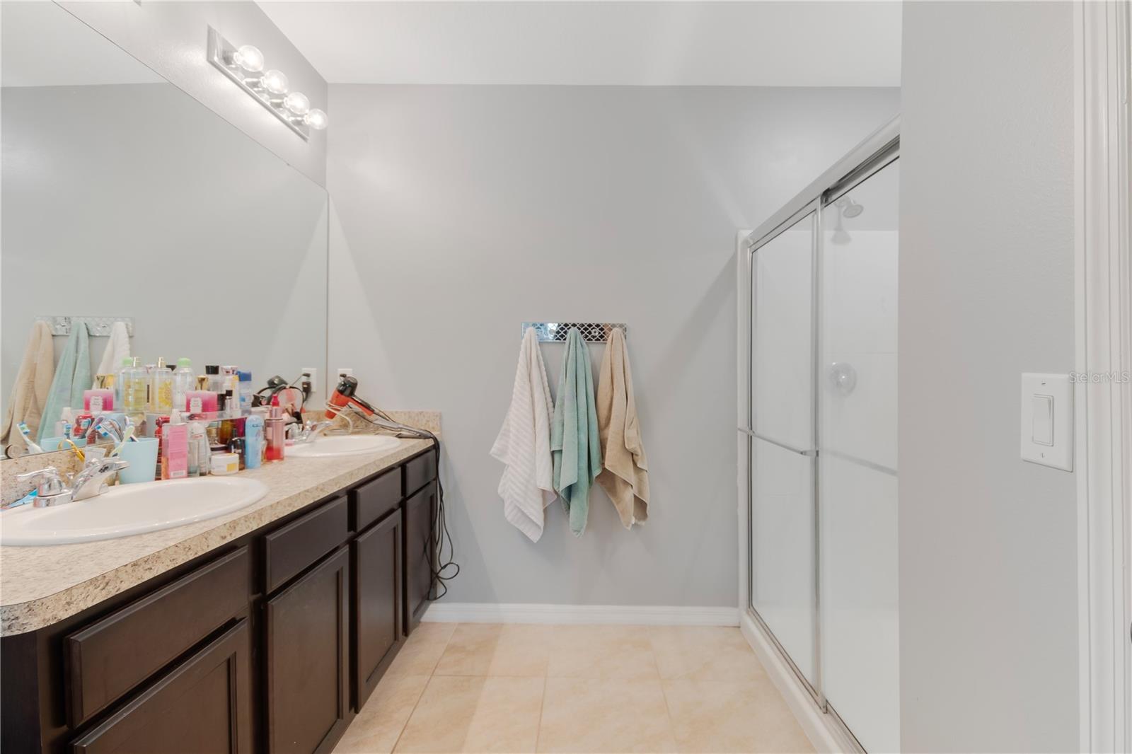 Image 25 of 39 For 984 Chanler Drive