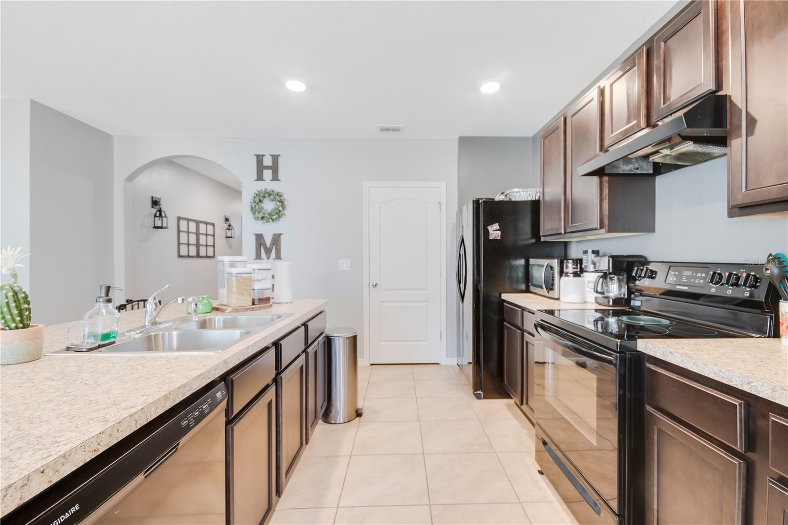 Image 9 of 39 For 984 Chanler Drive