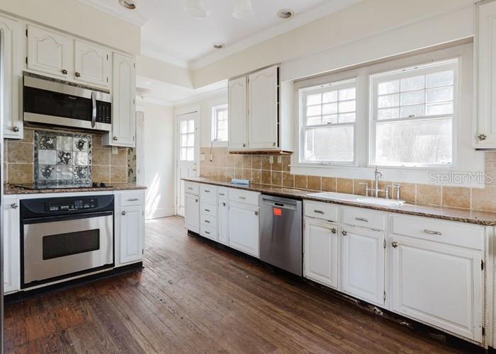Image 12 of 22 For 1854 Ingleside Avenue