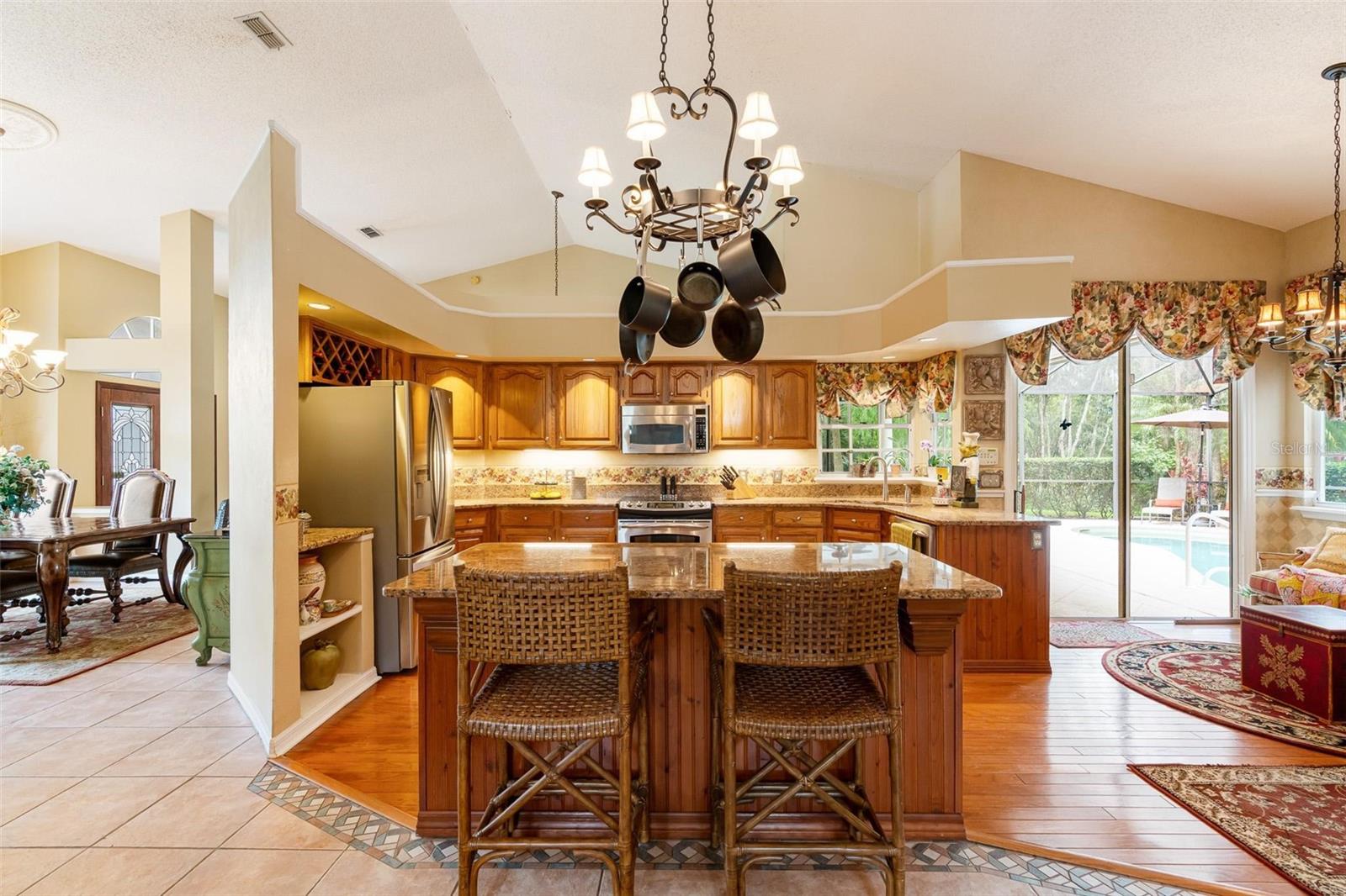 Image 18 of 41 For 610 Baywood Court