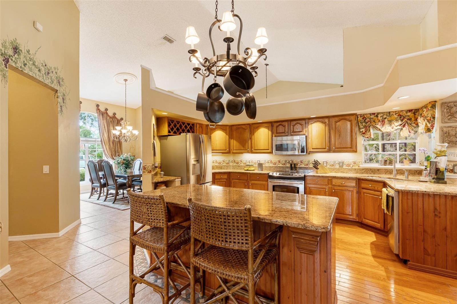 Image 19 of 41 For 610 Baywood Court