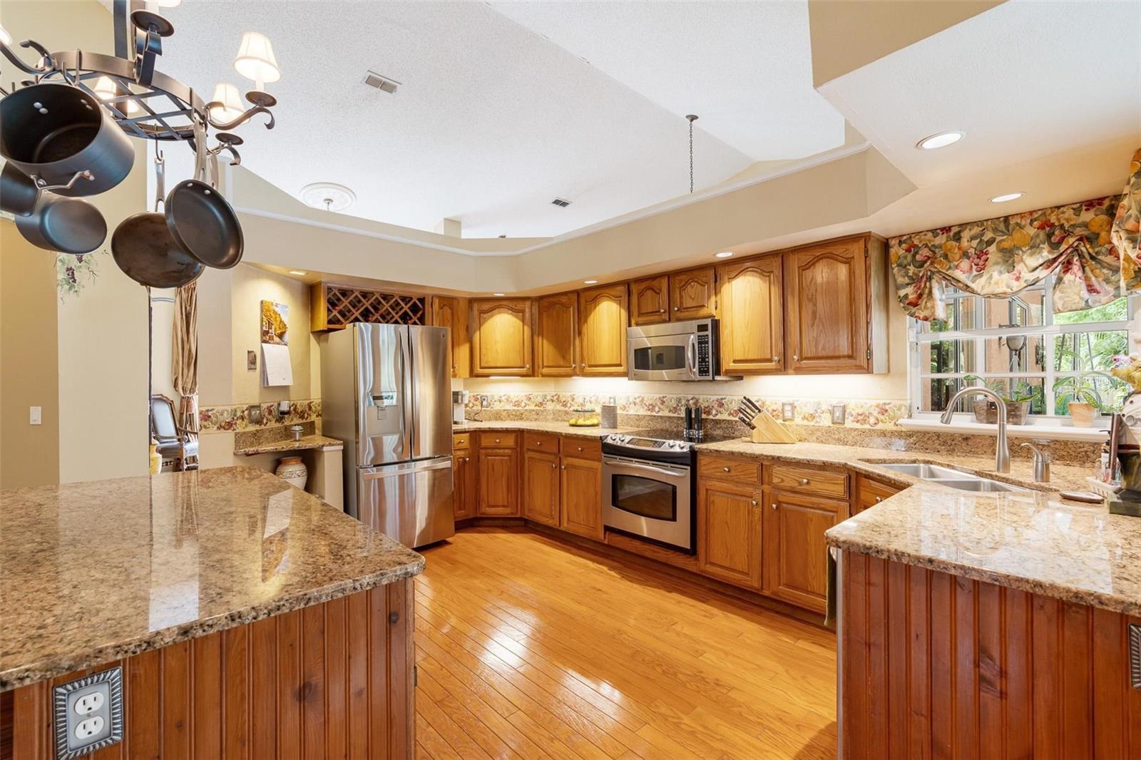 Image 20 of 41 For 610 Baywood Court