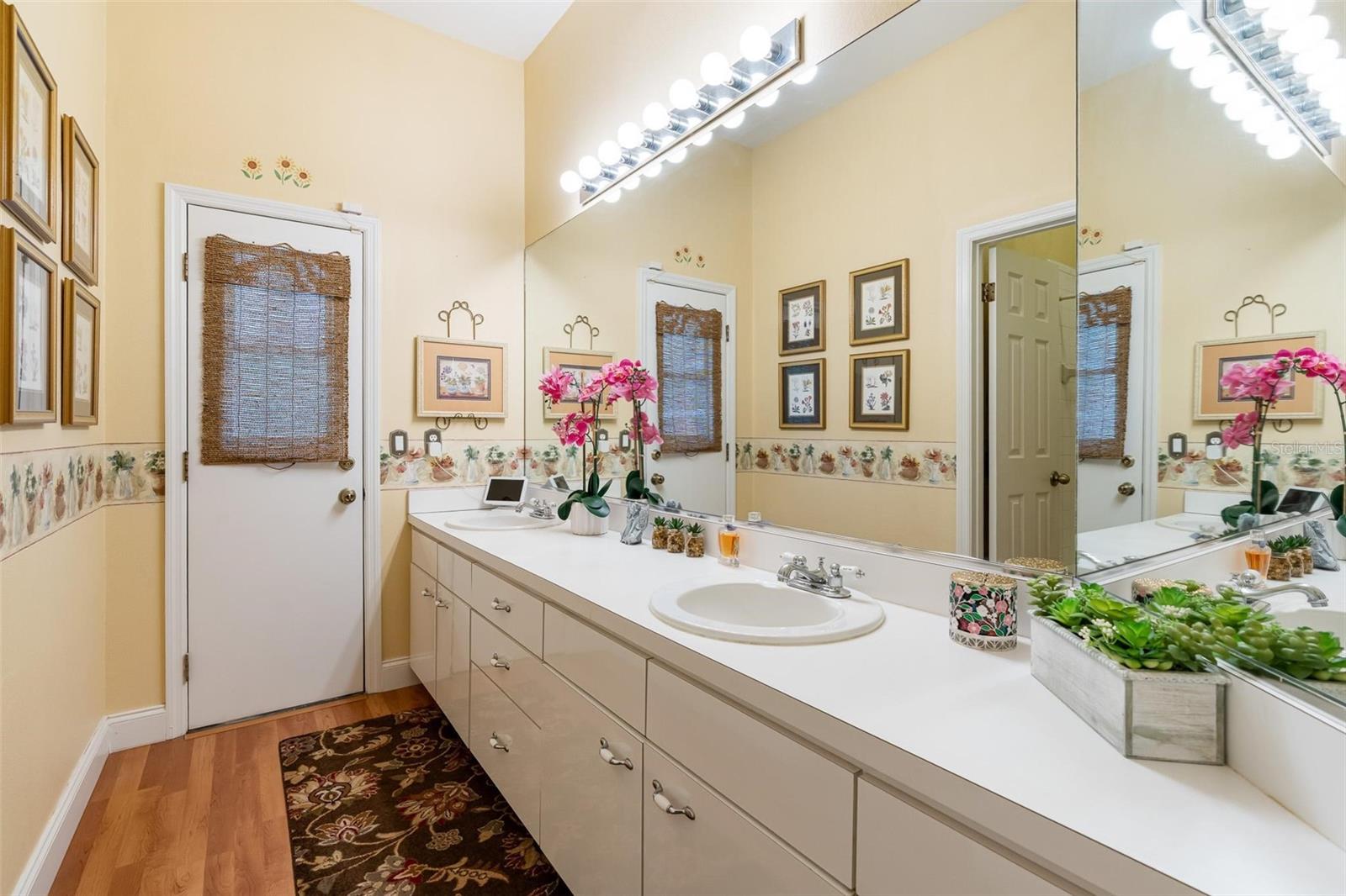 Image 24 of 41 For 610 Baywood Court