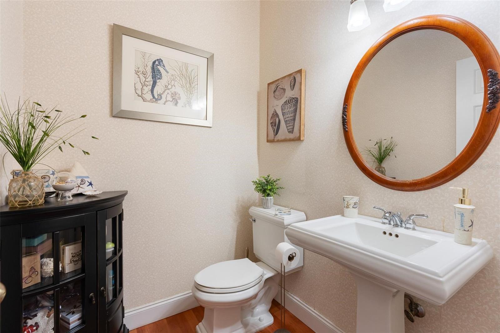 Image 29 of 41 For 610 Baywood Court