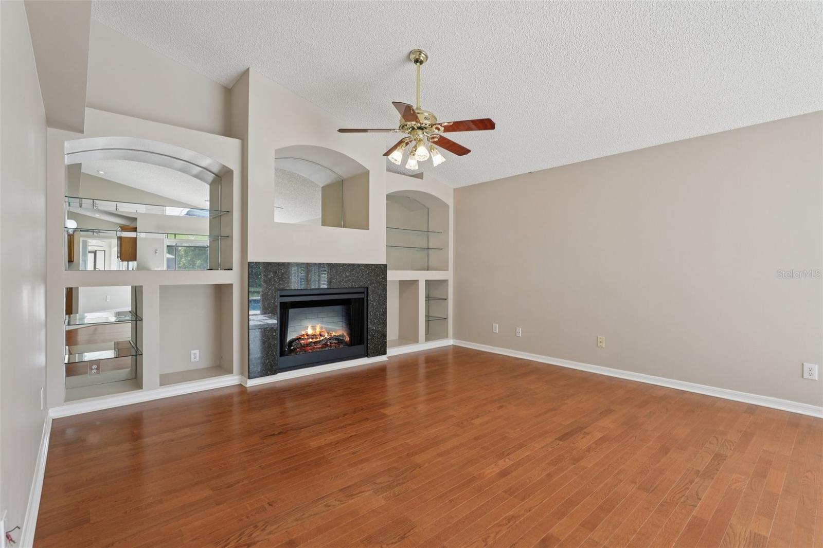 Image 17 of 76 For 970 Sabal Grove Drive