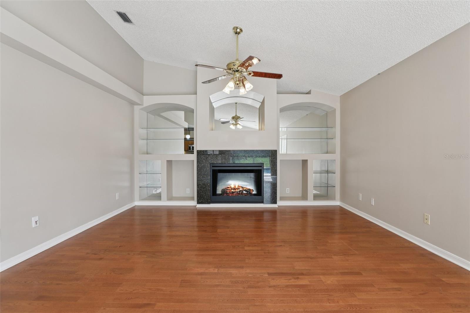 Image 18 of 76 For 970 Sabal Grove Drive