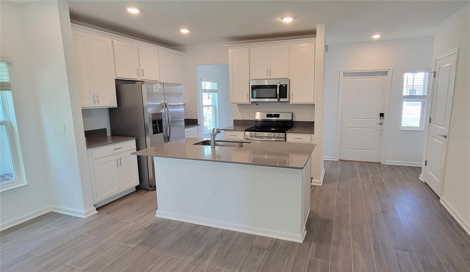 Image 3 of 19 For 6062 Blissful Street