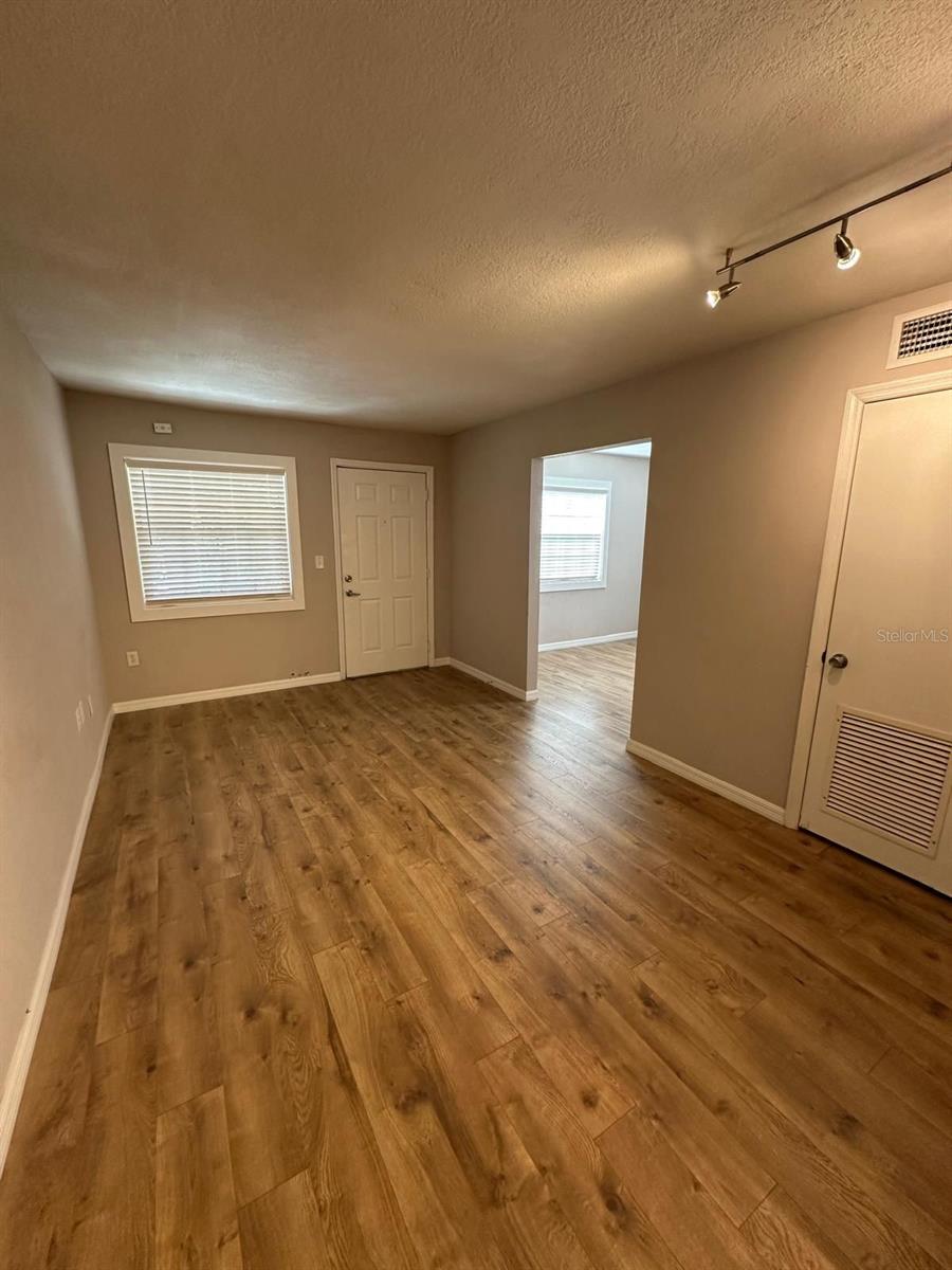 Image 5 of 10 For 559 Flemming Way 105