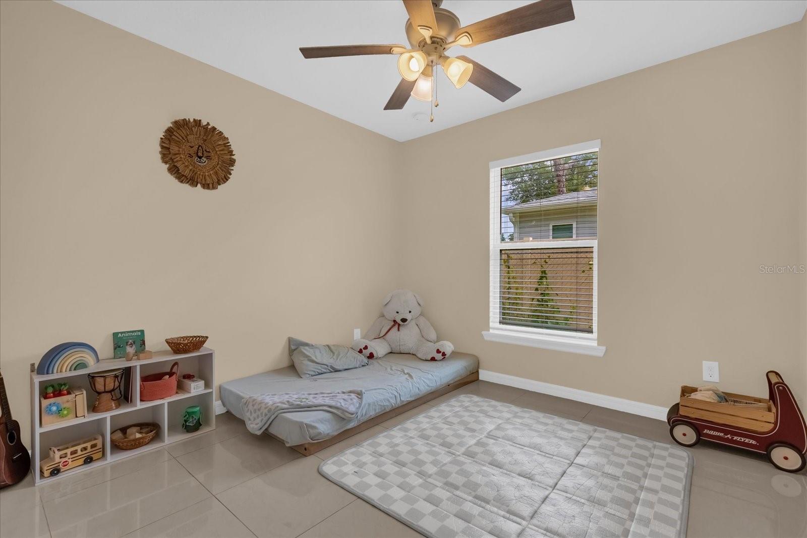 Image 15 of 27 For 339 Chinaberry Avenue