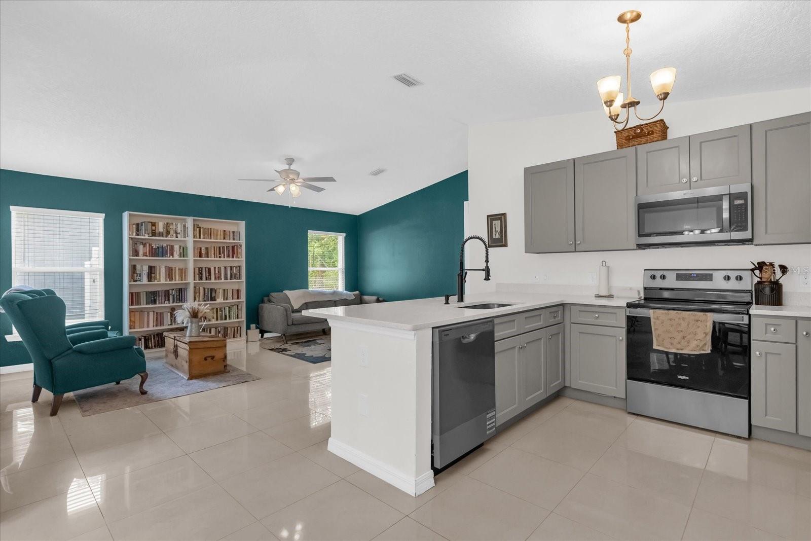 Image 7 of 27 For 339 Chinaberry Avenue