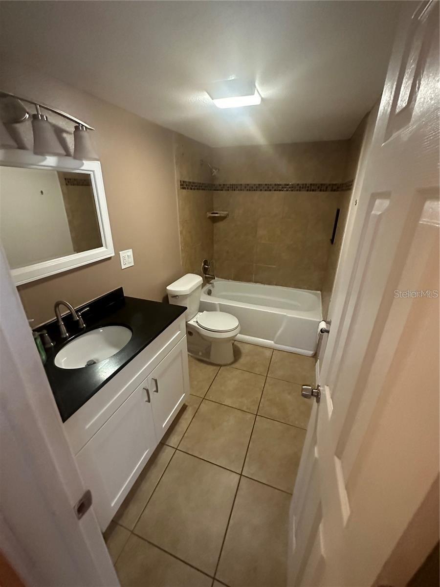 Image 11 of 16 For 904 Lake Destiny Road H