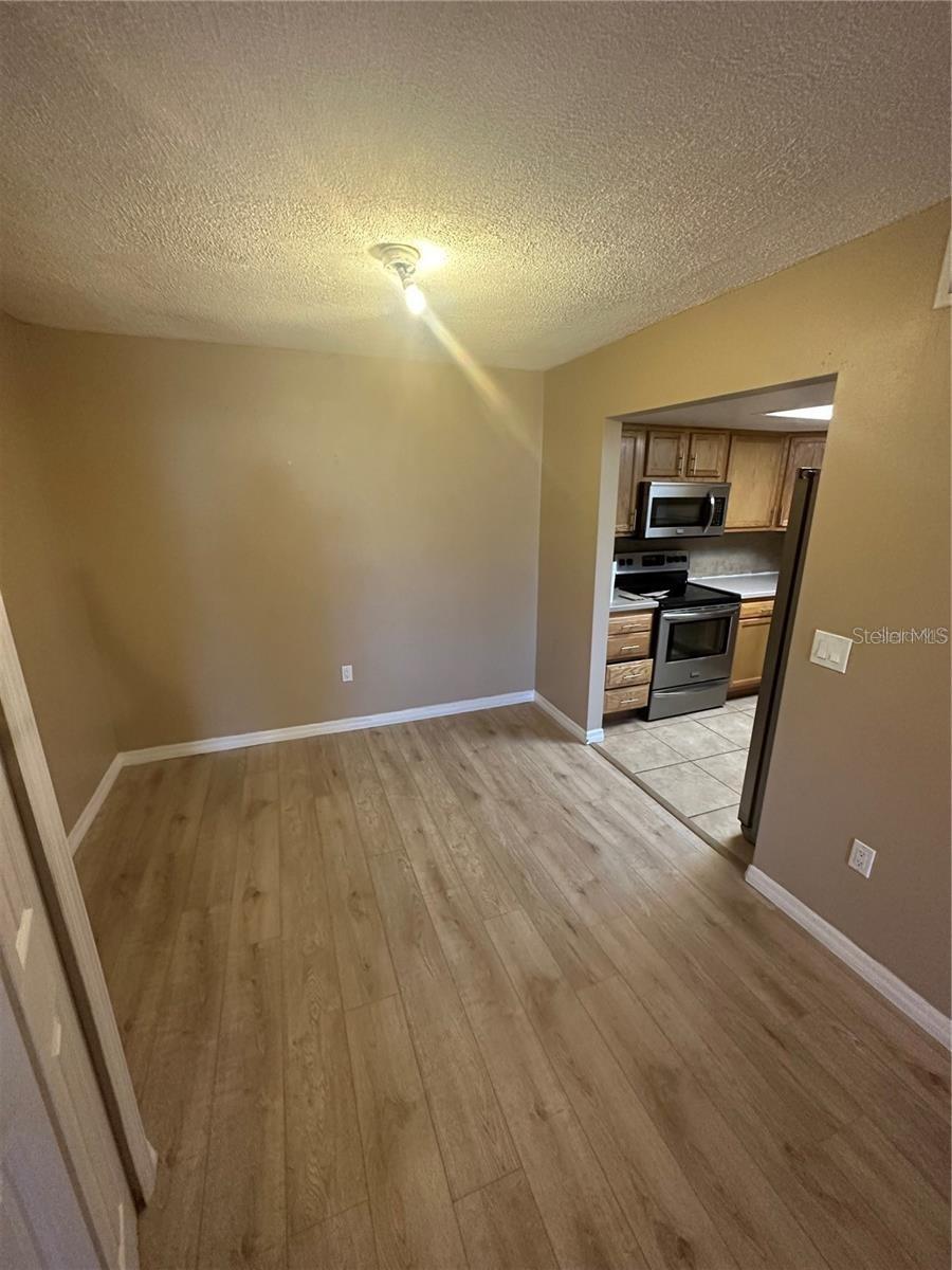 Image 4 of 16 For 904 Lake Destiny Road H