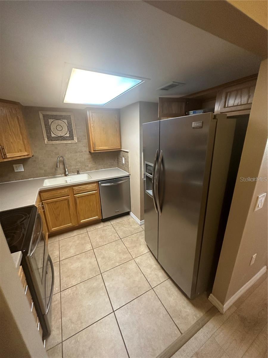 Image 7 of 16 For 904 Lake Destiny Road H