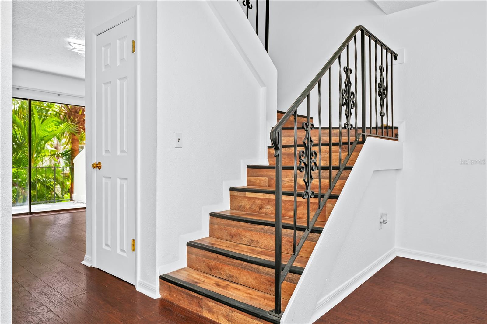 Image 15 of 27 For 6052 Village Circle 6052
