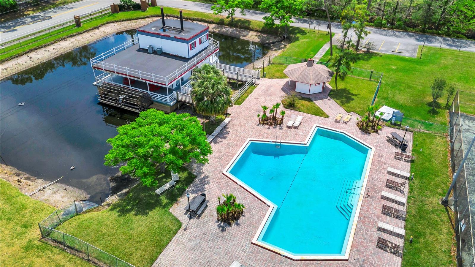 Image 18 of 27 For 6052 Village Circle 6052