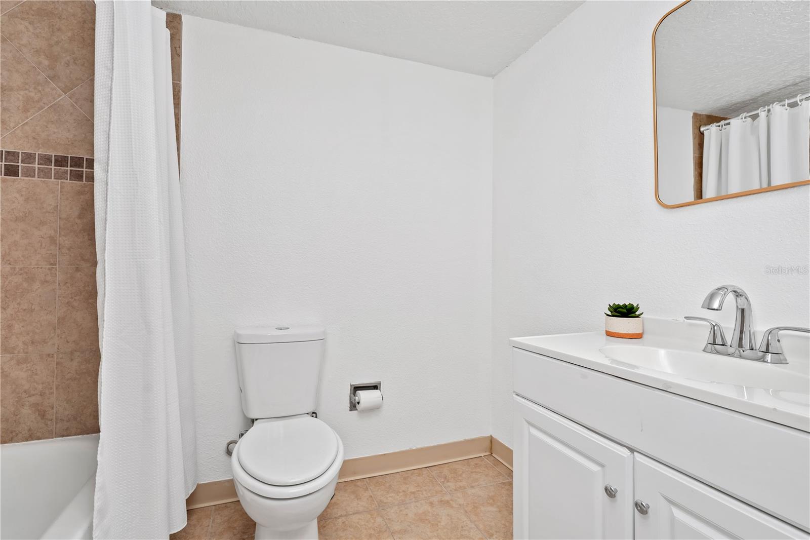 Image 21 of 27 For 6052 Village Circle 6052