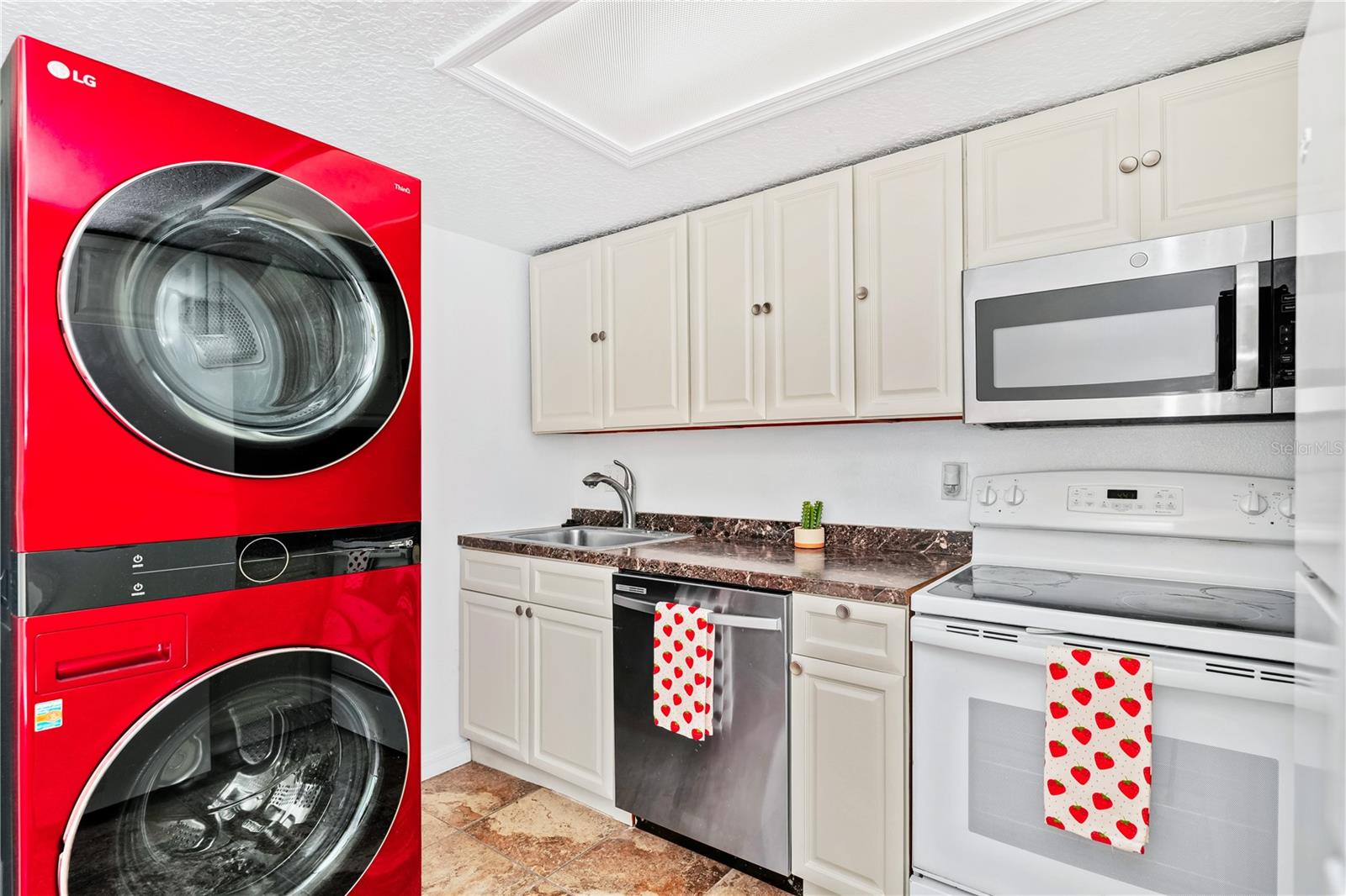 Image 23 of 27 For 6052 Village Circle 6052