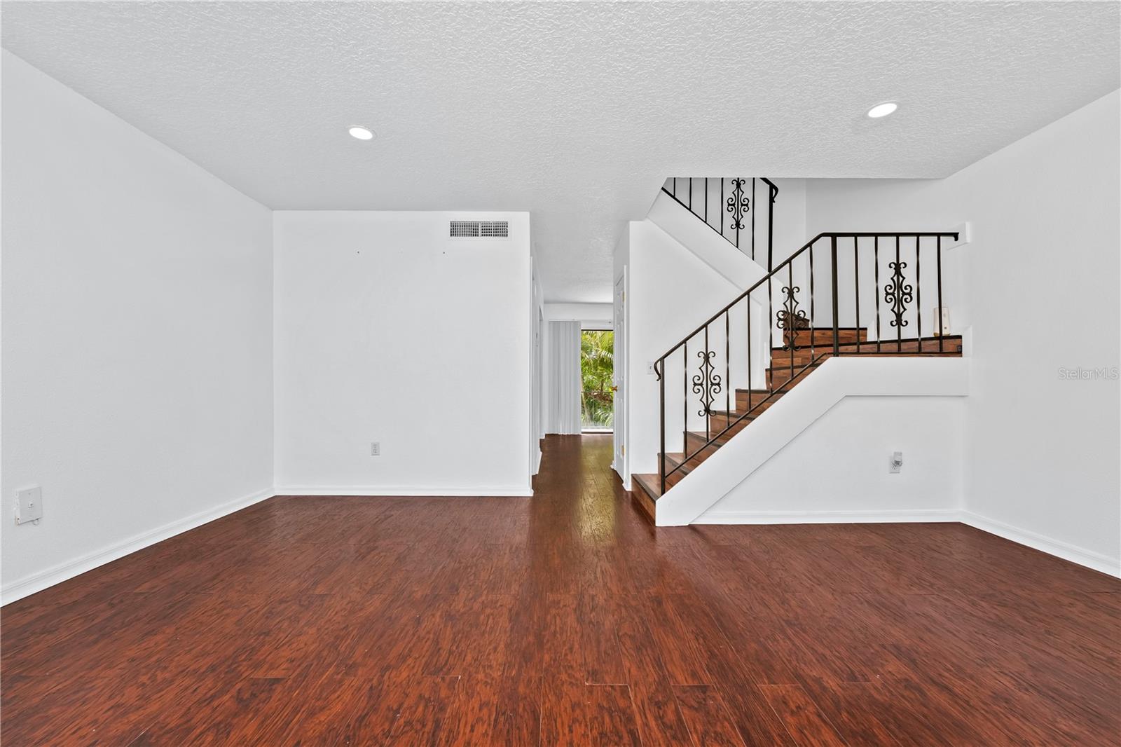 Image 4 of 27 For 6052 Village Circle 6052