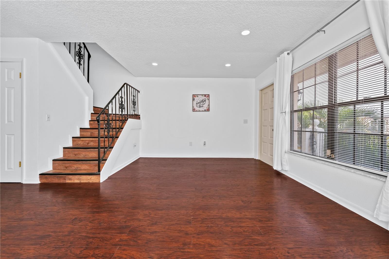 Image 5 of 27 For 6052 Village Circle 6052