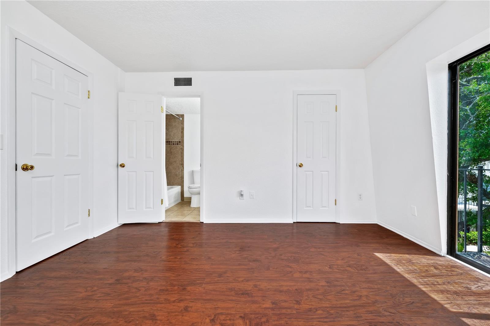 Image 7 of 27 For 6052 Village Circle 6052