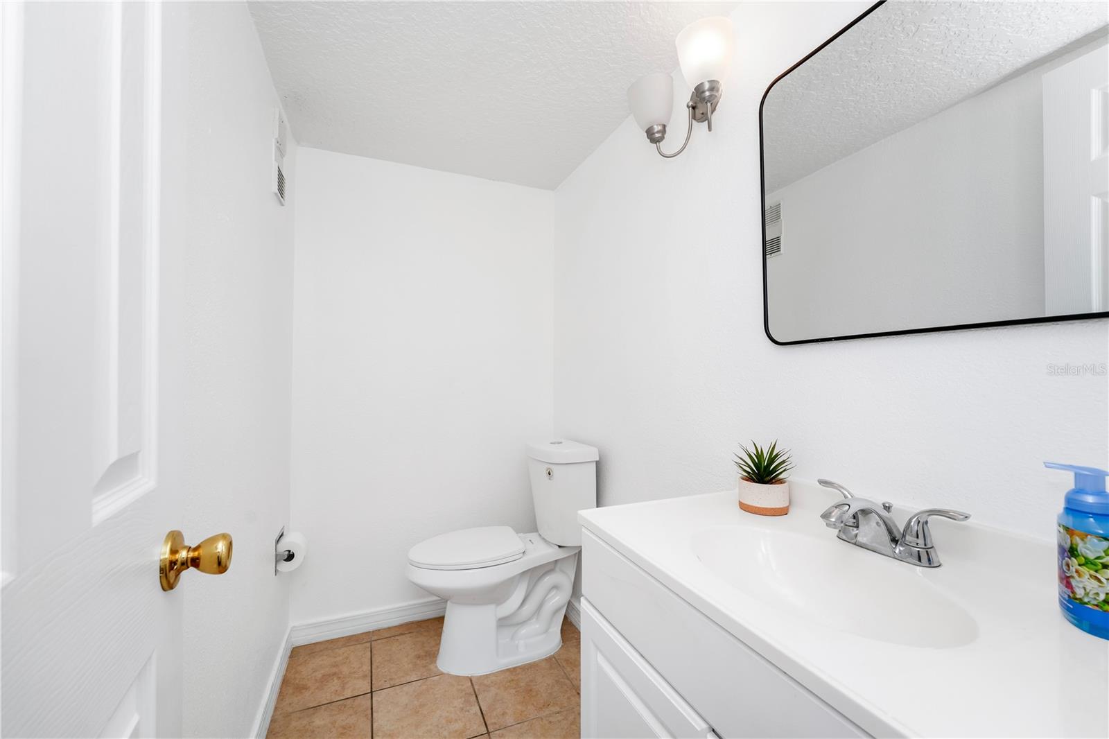 Image 9 of 27 For 6052 Village Circle 6052