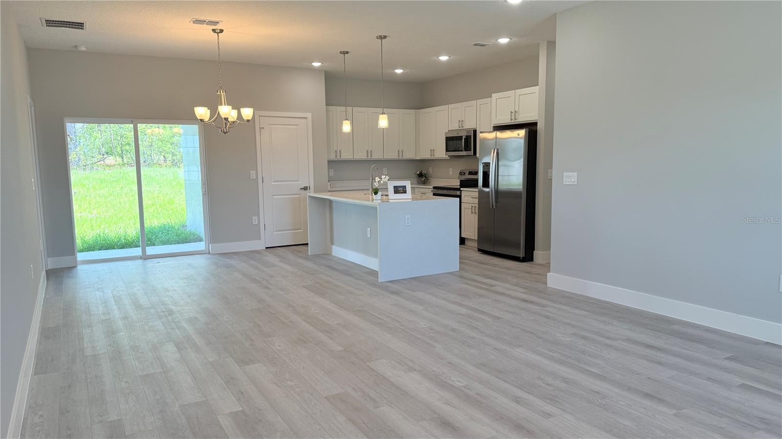Image 3 of 27 For 15670 40th Avenue