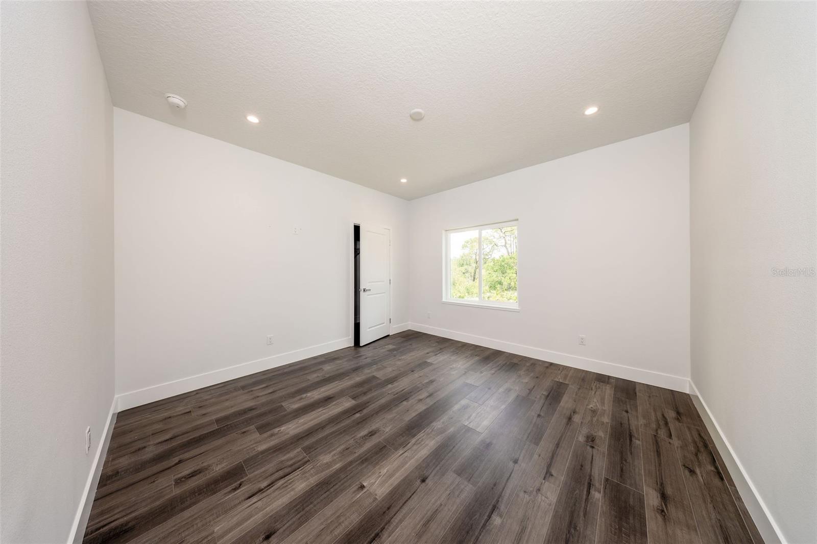 Image 34 of 53 For 300 Mitnik Drive