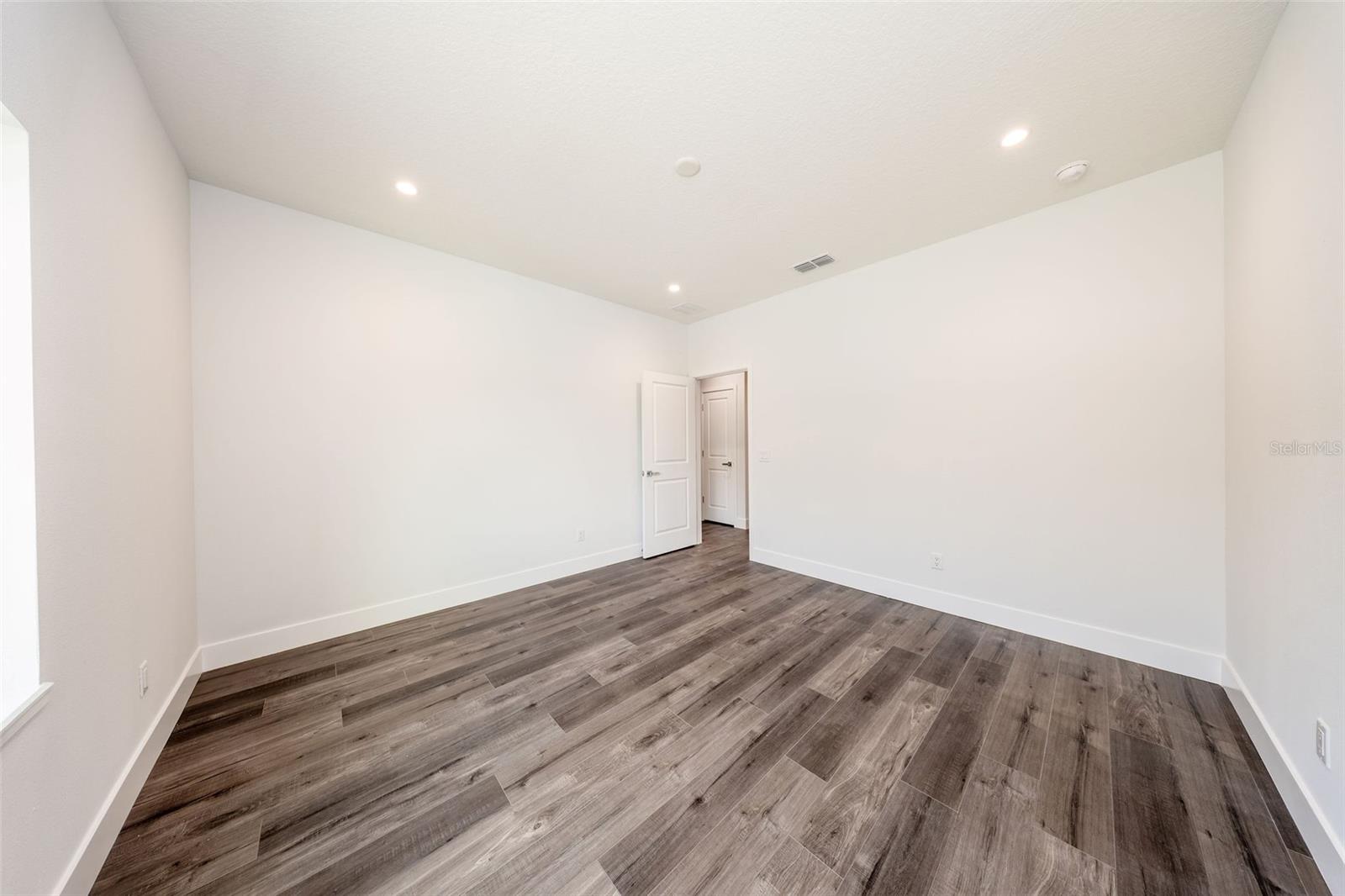 Image 36 of 53 For 300 Mitnik Drive