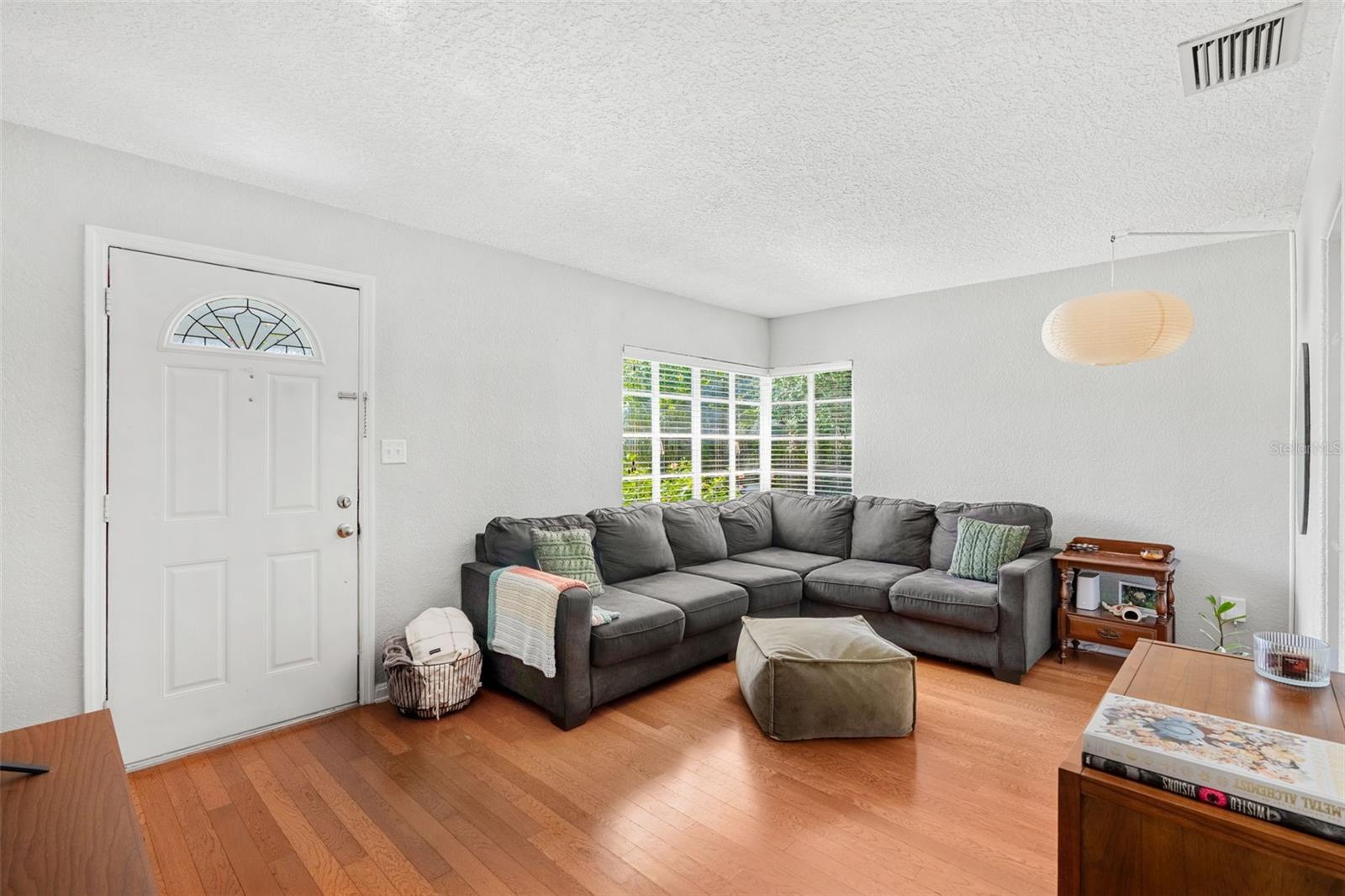 Image 8 of 32 For 725 Hampton Avenue