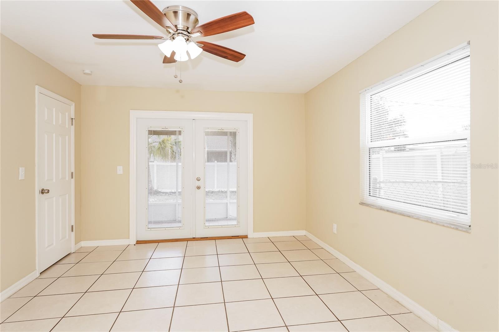 Image 10 of 16 For 208 Brittany Avenue