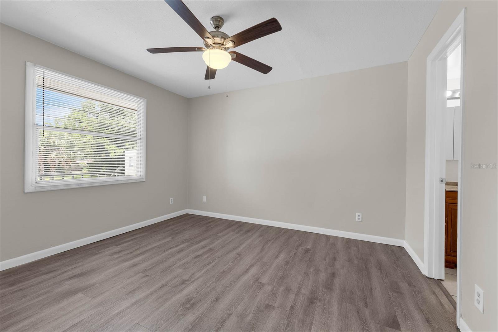 Image 14 of 19 For 5119 Curry Ford Road 4