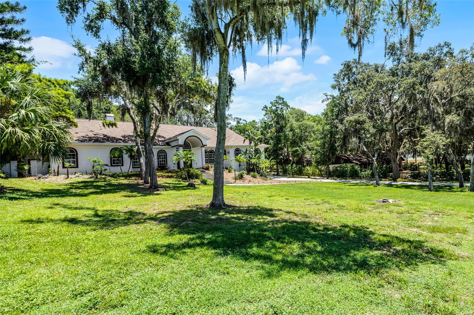 Image 4 of 65 For 16400 Lakeshore Drive
