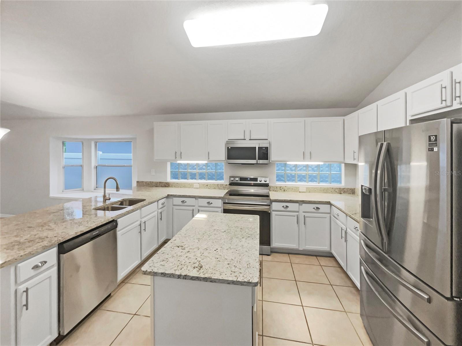 Image 7 of 34 For 5231 Alavista Drive