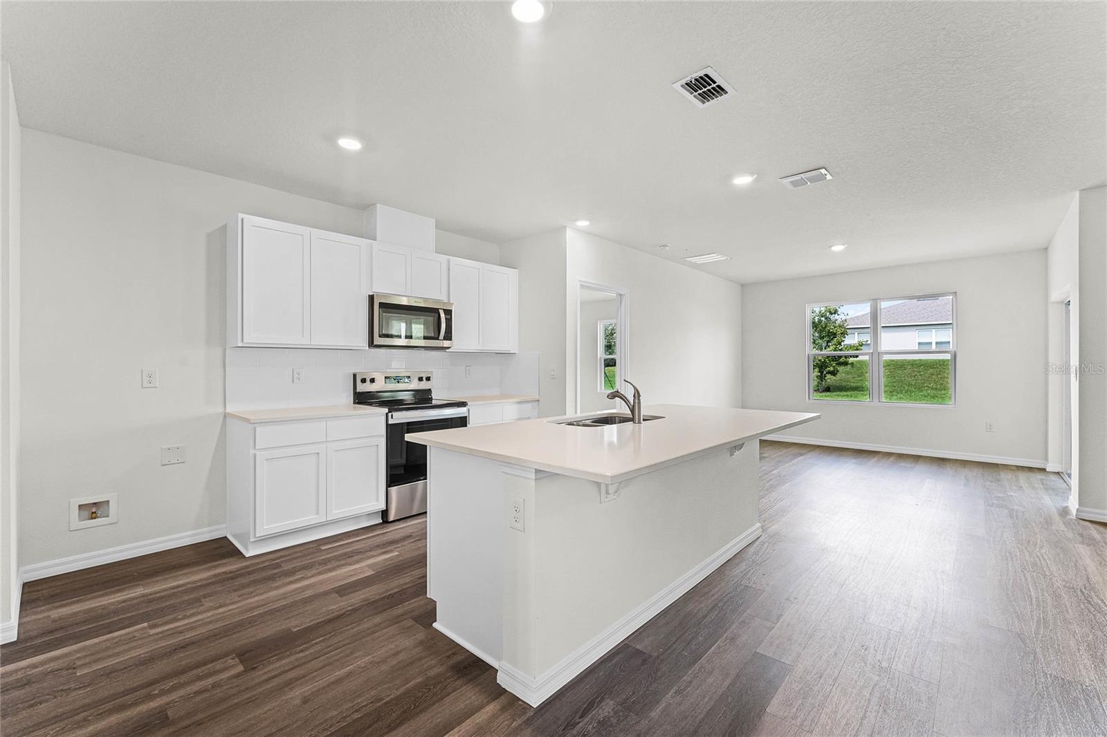 Image 4 of 52 For 1921 Walnut Creek Drive