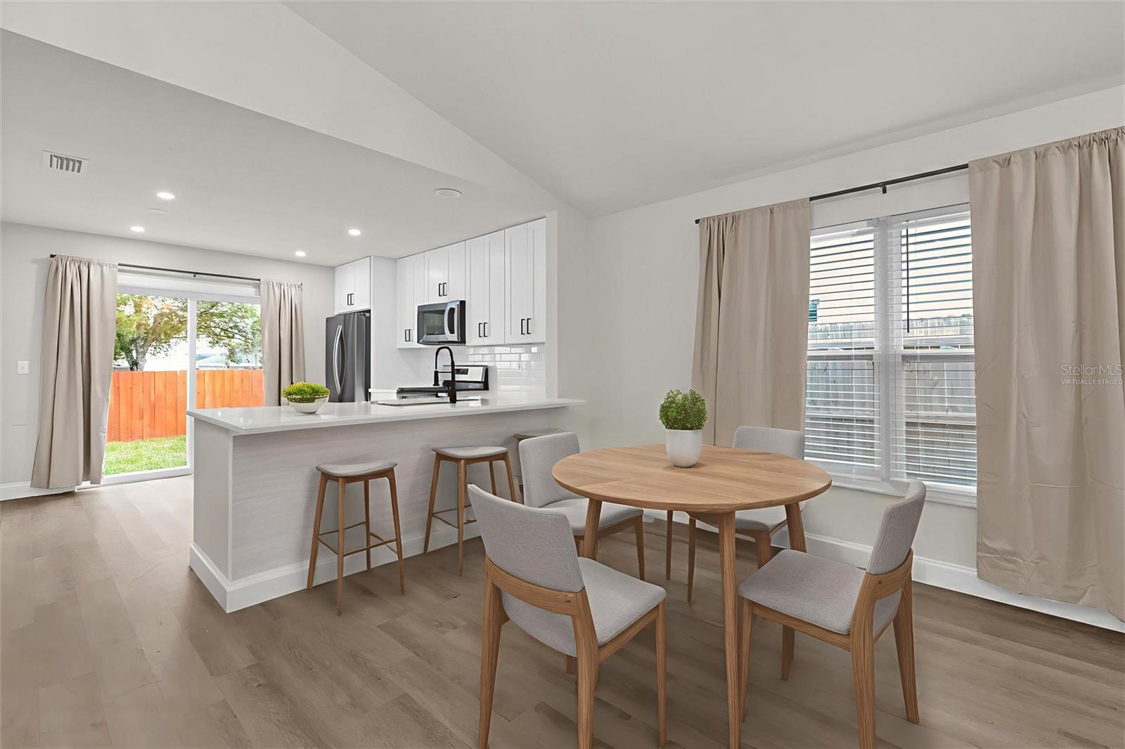 Image 4 of 21 For 3622 Huntwicke Boulevard