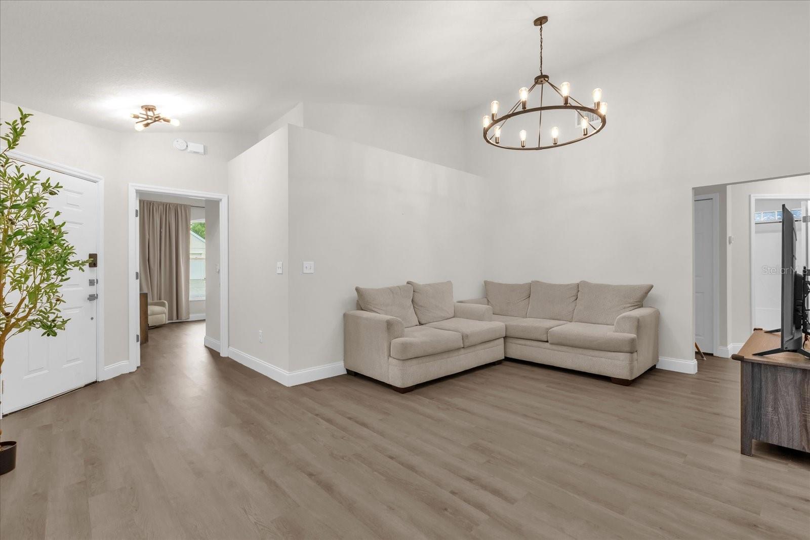 Image 8 of 21 For 3622 Huntwicke Boulevard