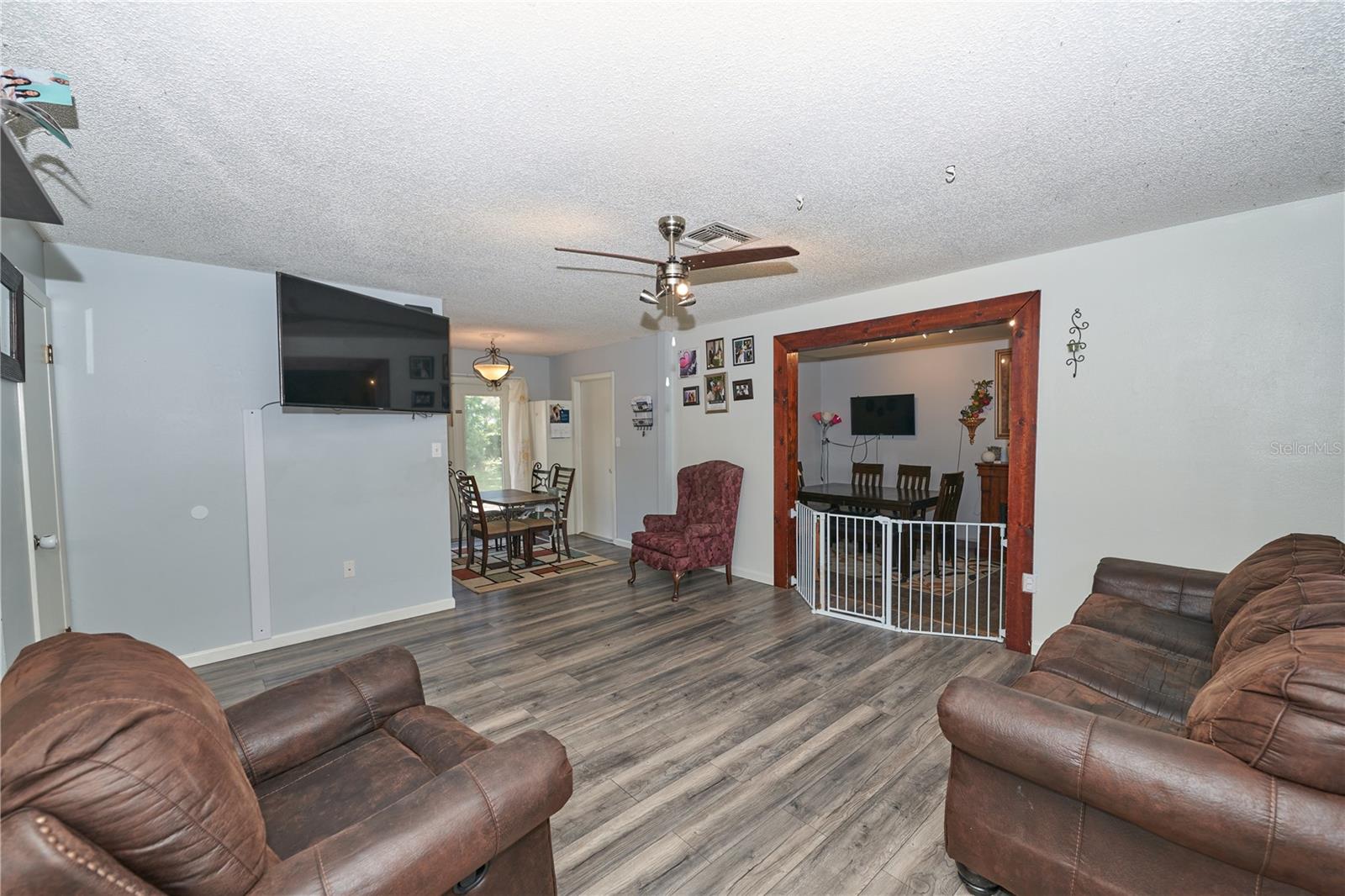 Image 22 of 49 For 881 Cedar Circle