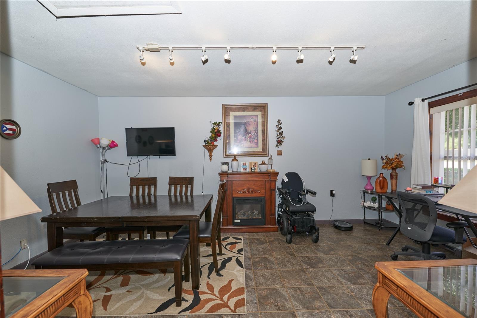 Image 23 of 49 For 881 Cedar Circle