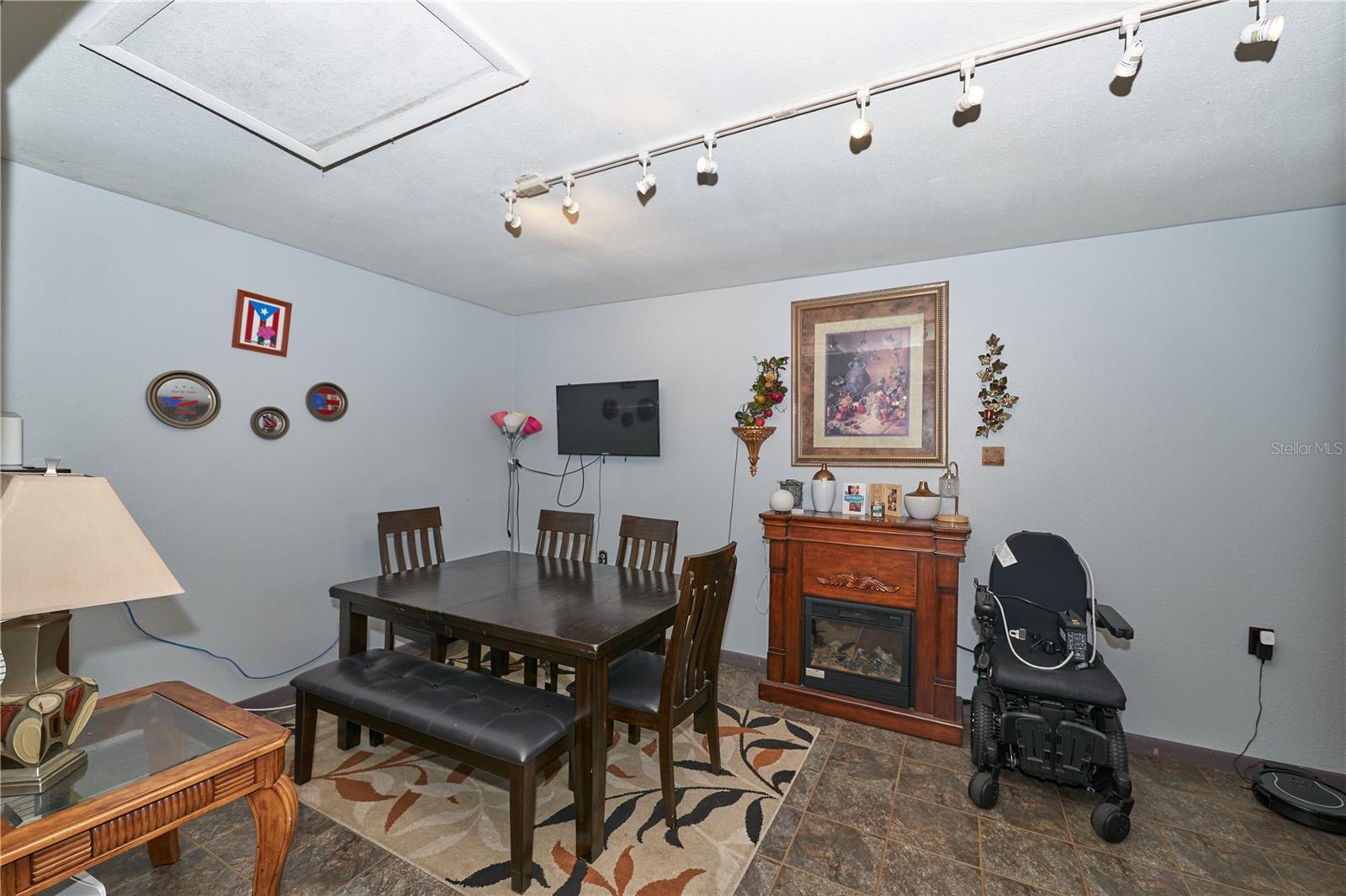 Image 24 of 49 For 881 Cedar Circle