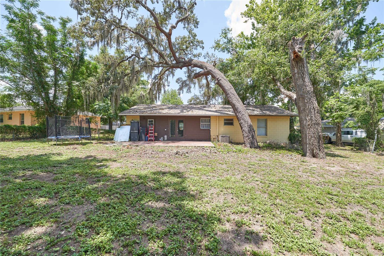 Image 36 of 49 For 881 Cedar Circle