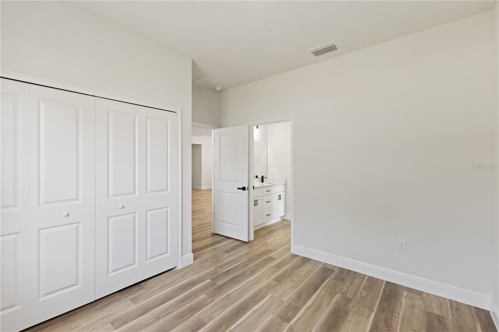 Image 20 of 27 For 706 Marion Oaks Manor