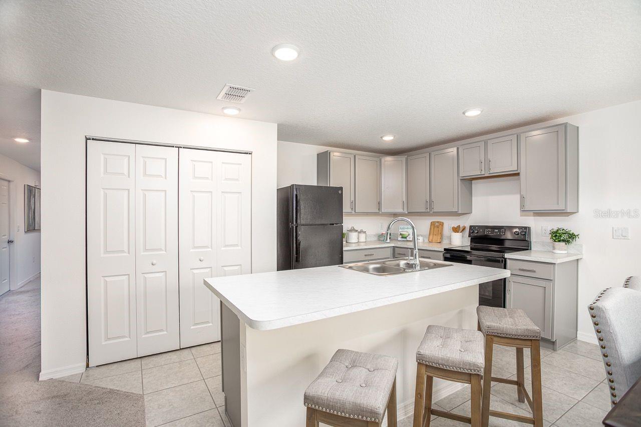 Listing photo id 3 for 2352 Newhope Lane