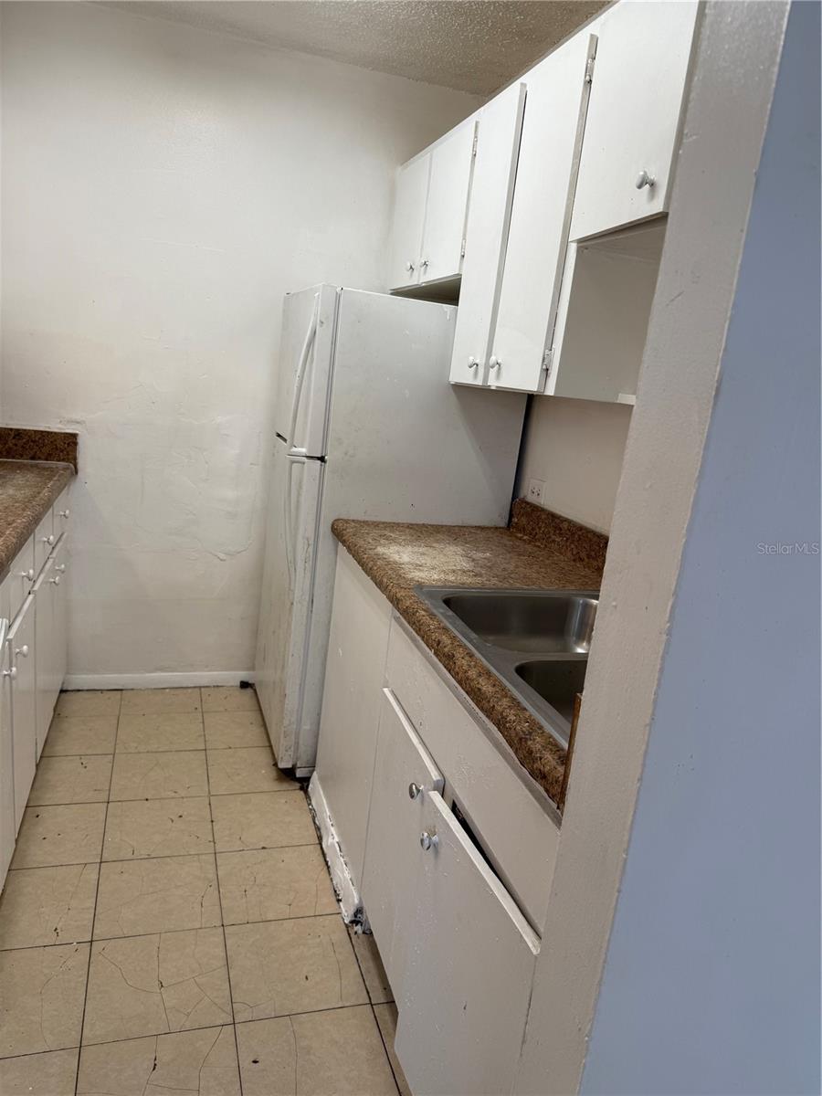 Image 3 of 11 For 914 8th Avenue 14