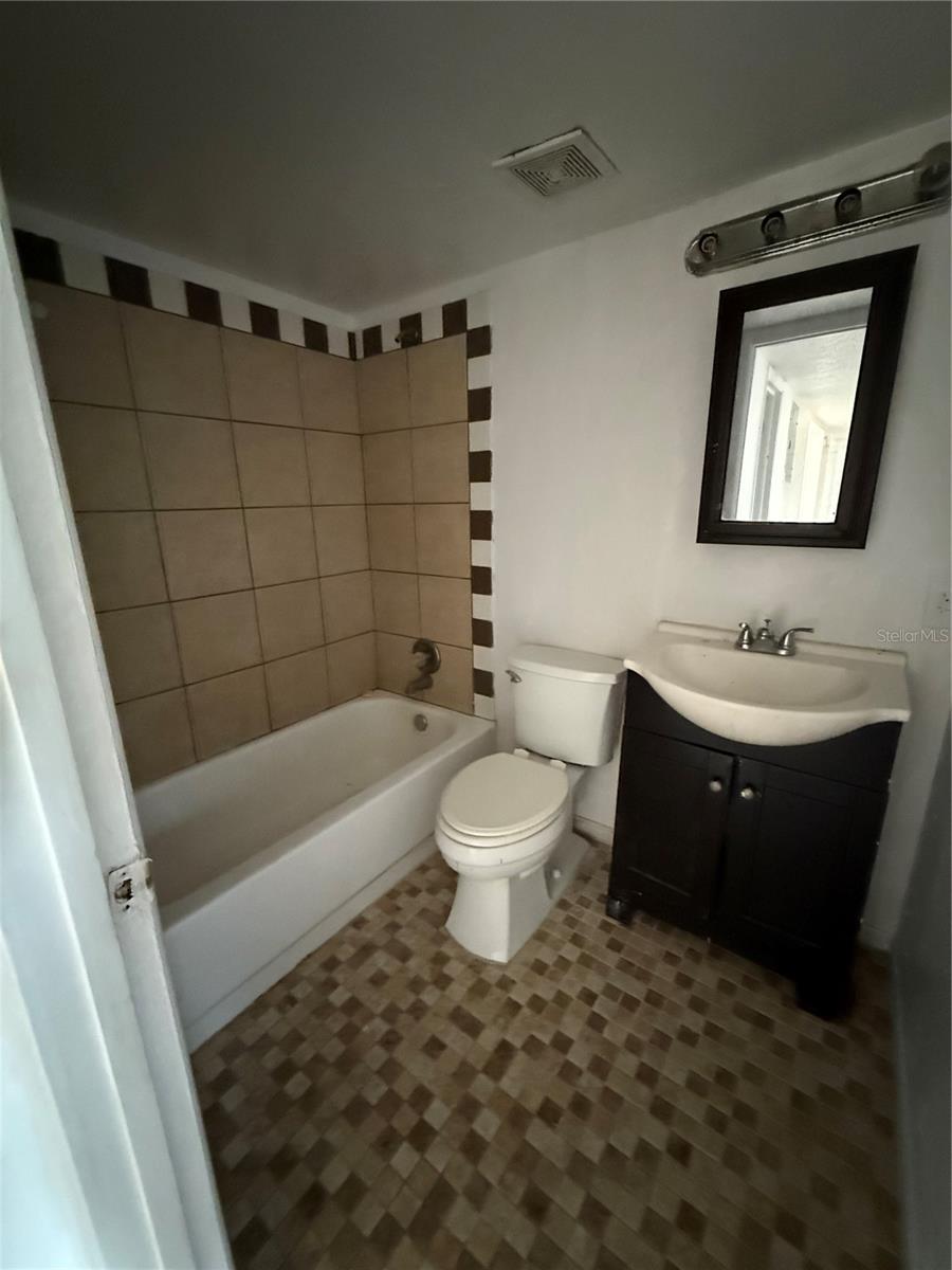 Image 8 of 11 For 914 8th Avenue 14