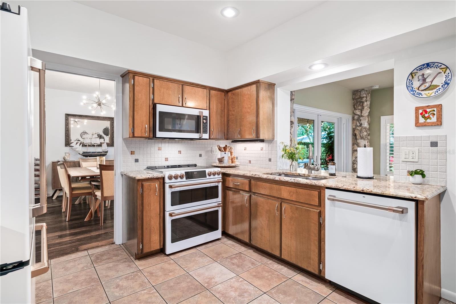 Image 13 of 53 For 2124 Companero Avenue