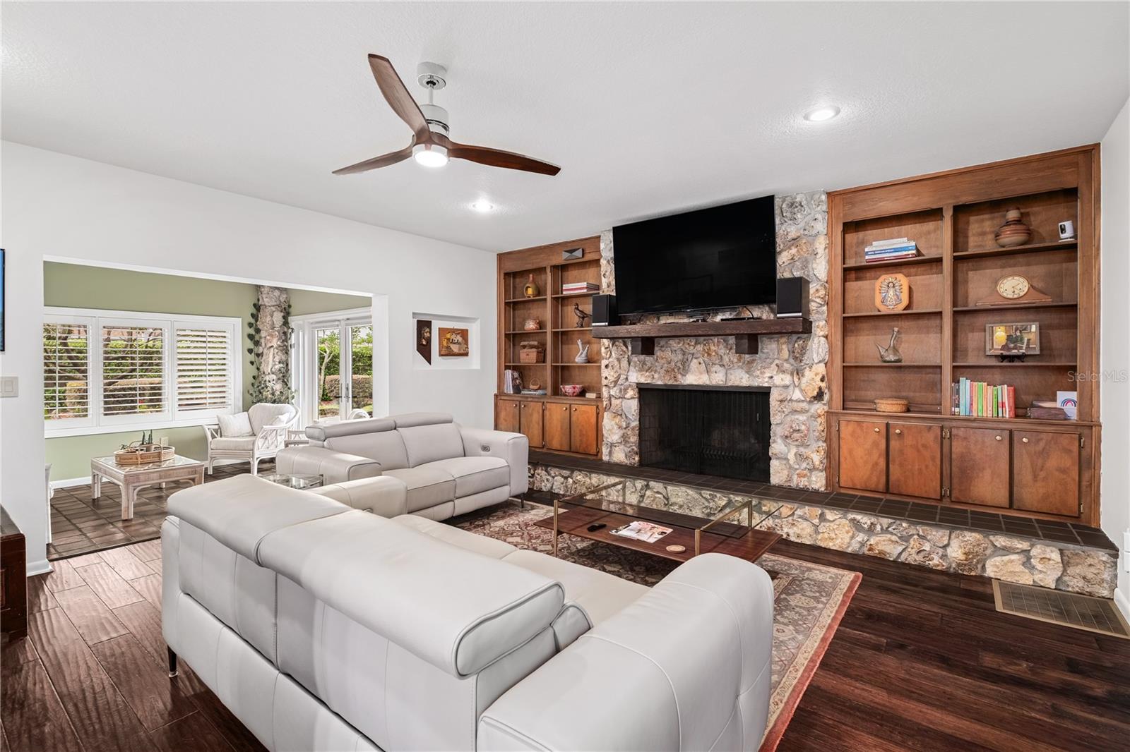 Image 17 of 53 For 2124 Companero Avenue