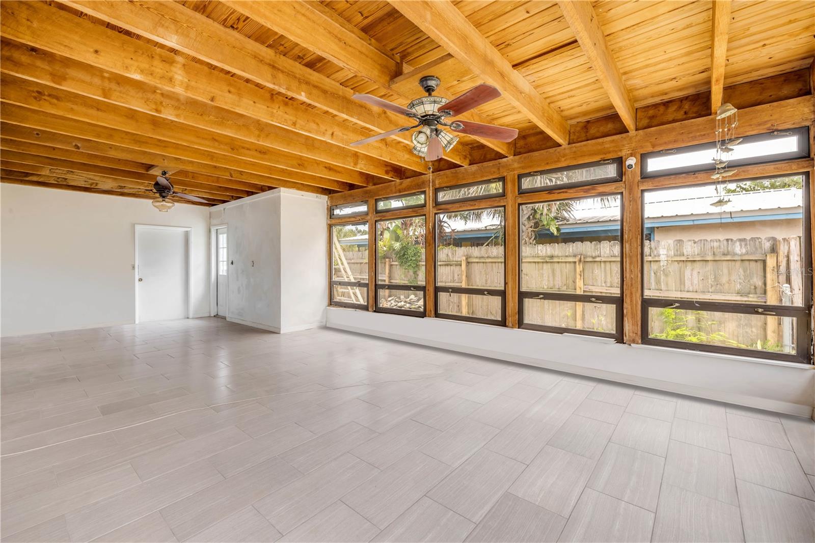 Image 11 of 29 For 2582 Lakeshore Drive
